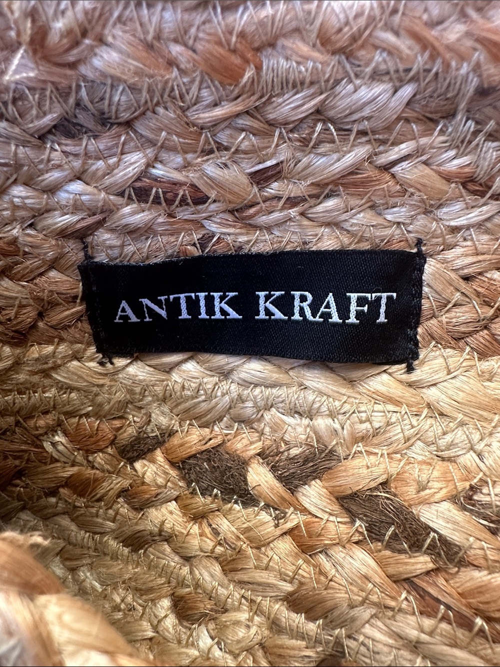 ANTK KRAFT | Boho Painted Jute Beach Market Bag with Shell Charm - Picture 6 of 9